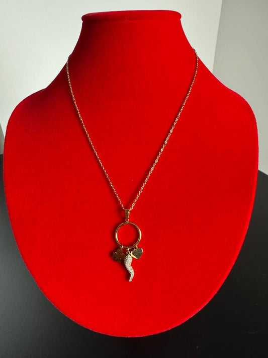 Collana con ciondoli portafortuna