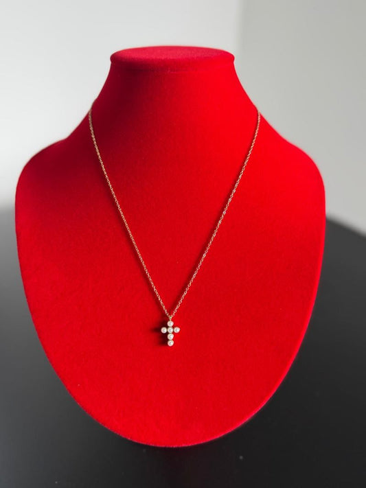 Collana con croce di perle